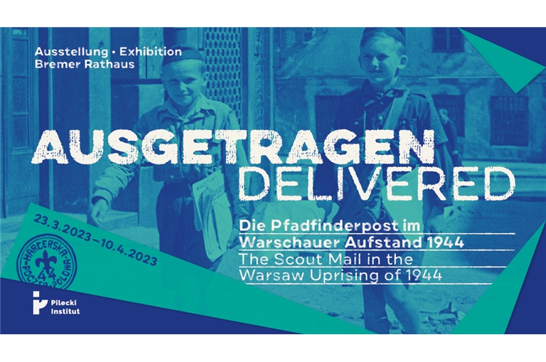 Plakat der Ausstellung "Ausgetragen" im Bremer Rathaus zeigt 2 Pfadfinderjungen mit Dokumenten unter dem Arm
